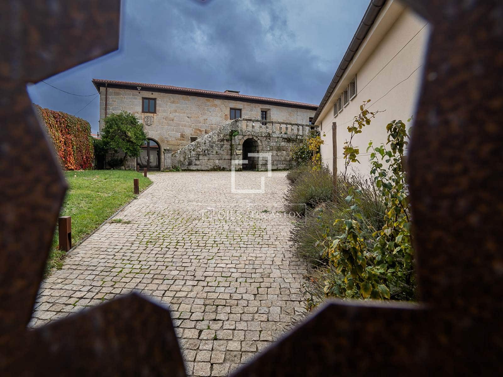 7 bedroom Villa for sale in Parada de Sil with garage - € 1,370,000 (Ref: 9583471)