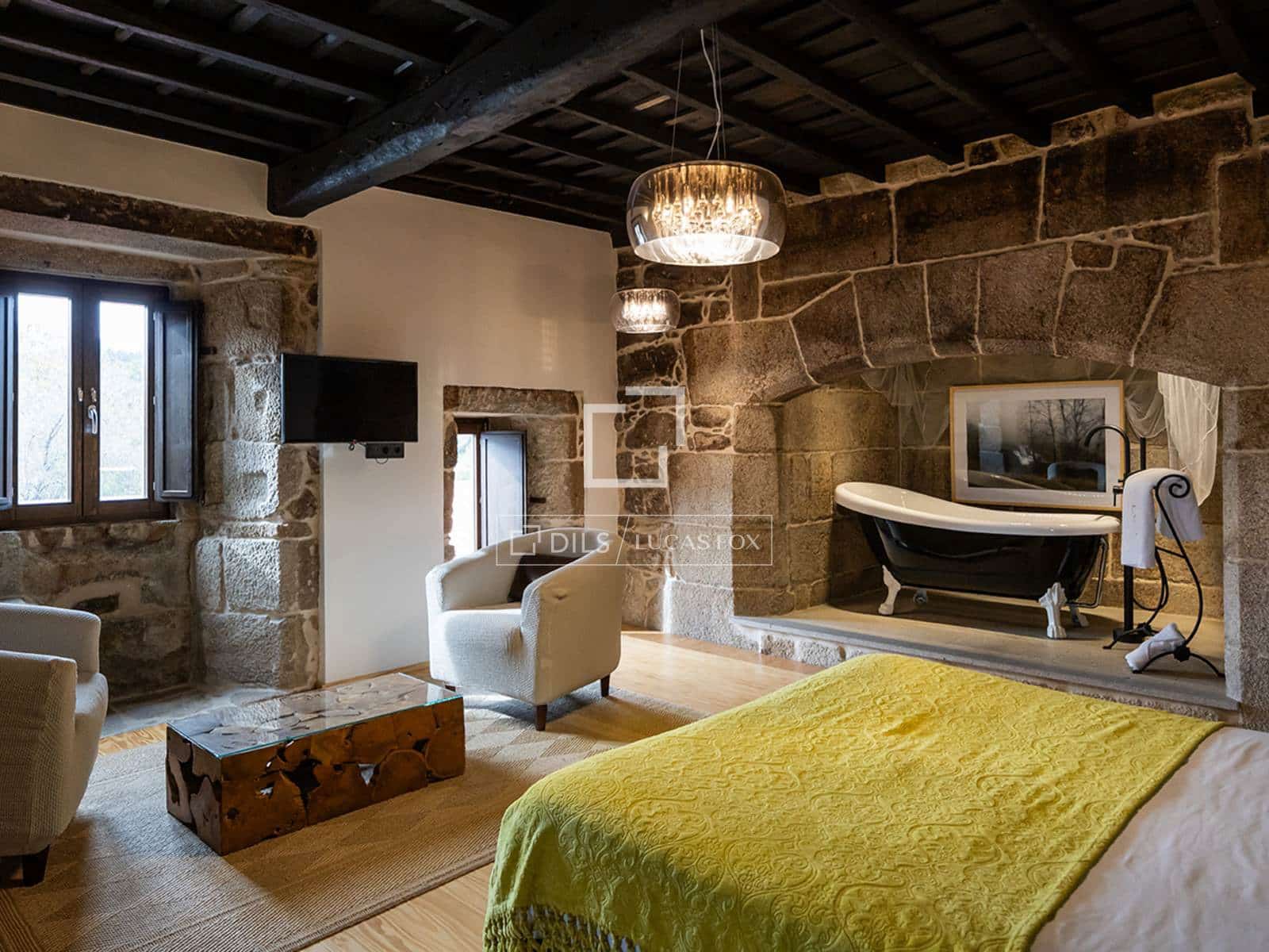 7 bedroom Villa for sale in Parada de Sil with garage - € 1,370,000 (Ref: 9583471)