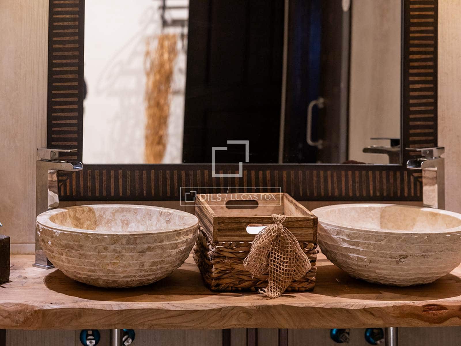 7 bedroom Villa for sale in Parada de Sil with garage - € 1,370,000 (Ref: 9583471)