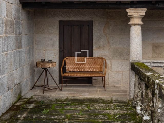 7 bedroom Villa for sale in Parada de Sil with garage - € 1,370,000 (Ref: 9583471)