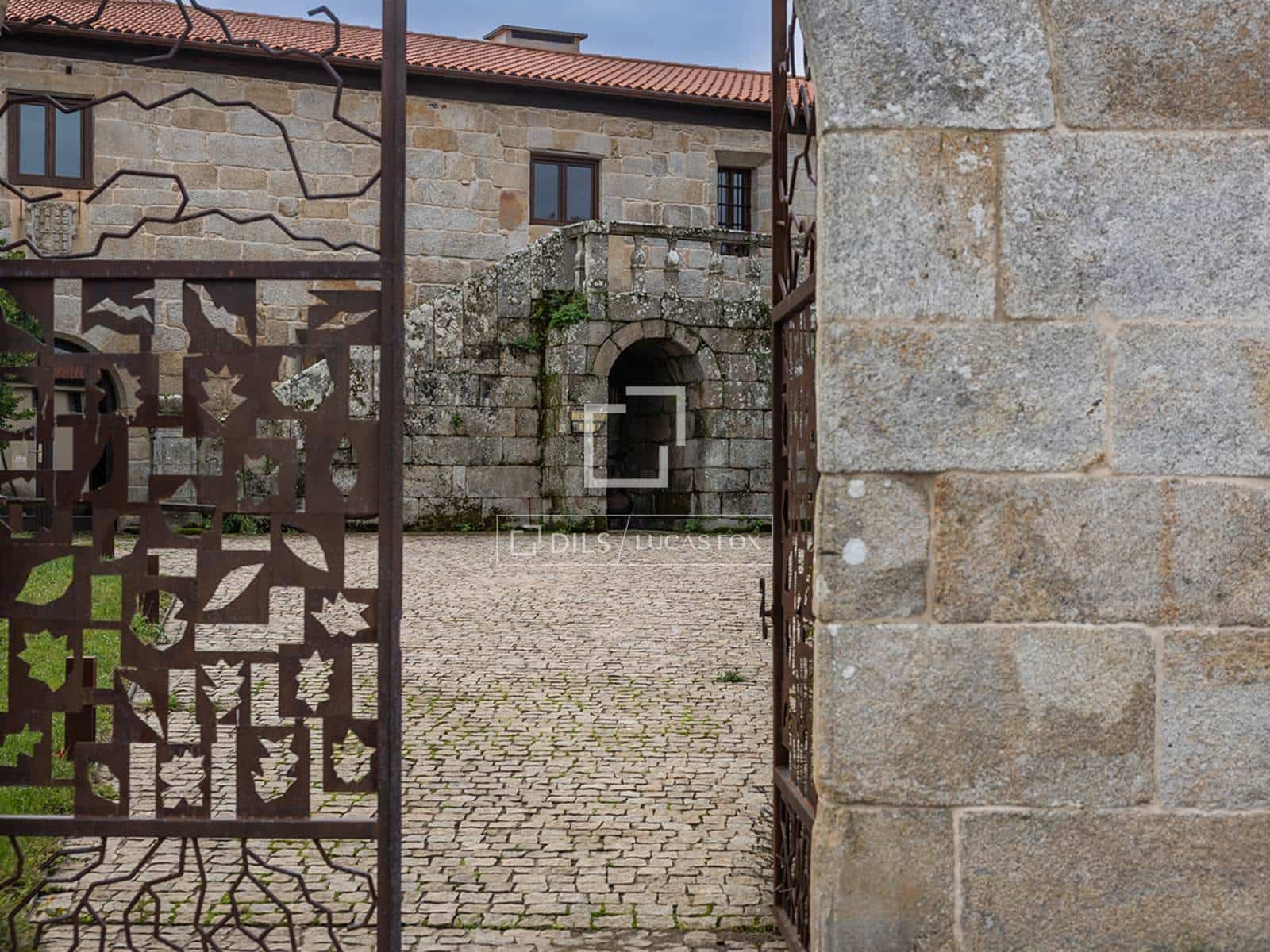 7 bedroom Villa for sale in Parada de Sil with garage - € 1,370,000 (Ref: 9583471)