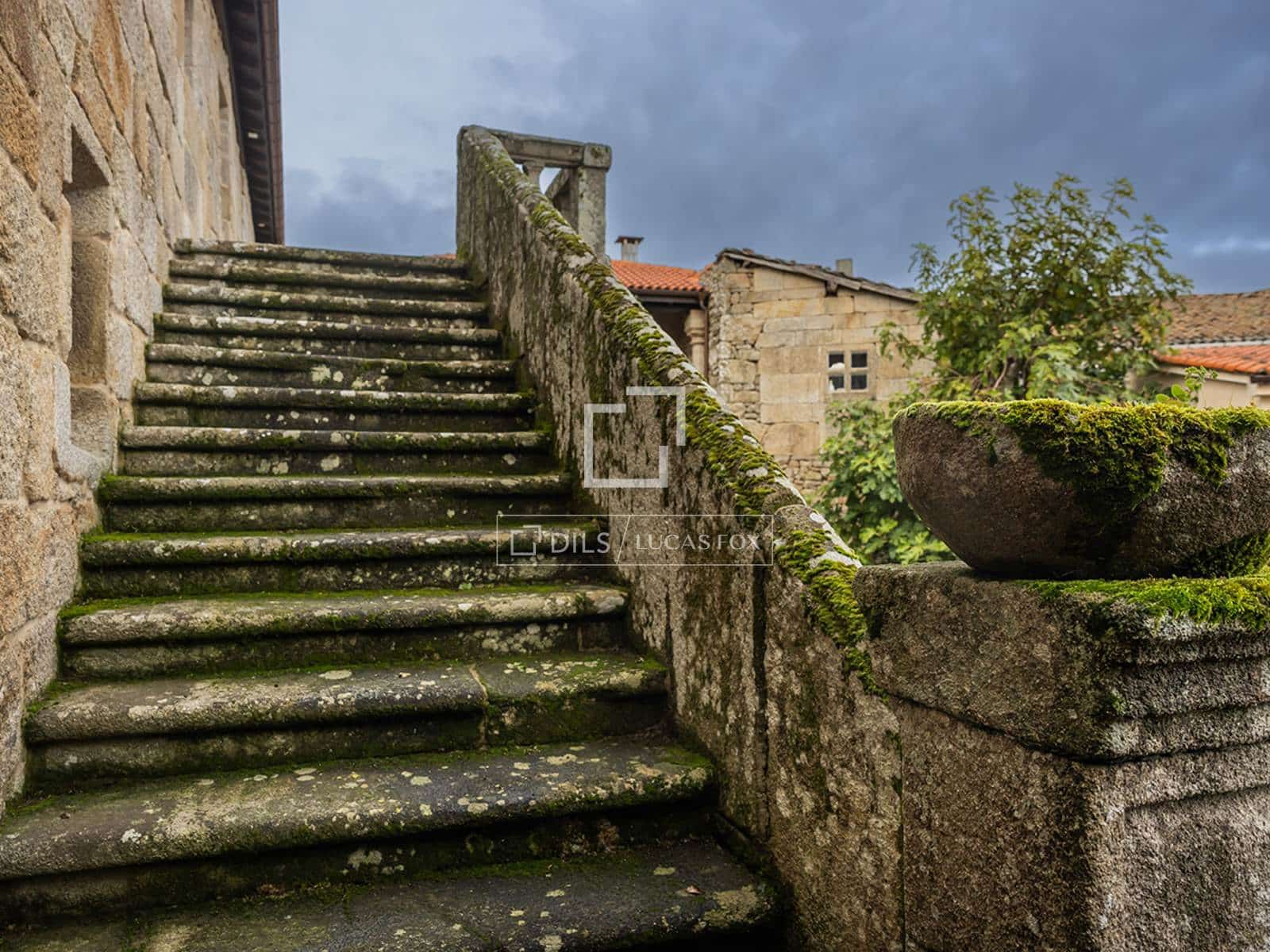 7 bedroom Villa for sale in Parada de Sil with garage - € 1,370,000 (Ref: 9583471)