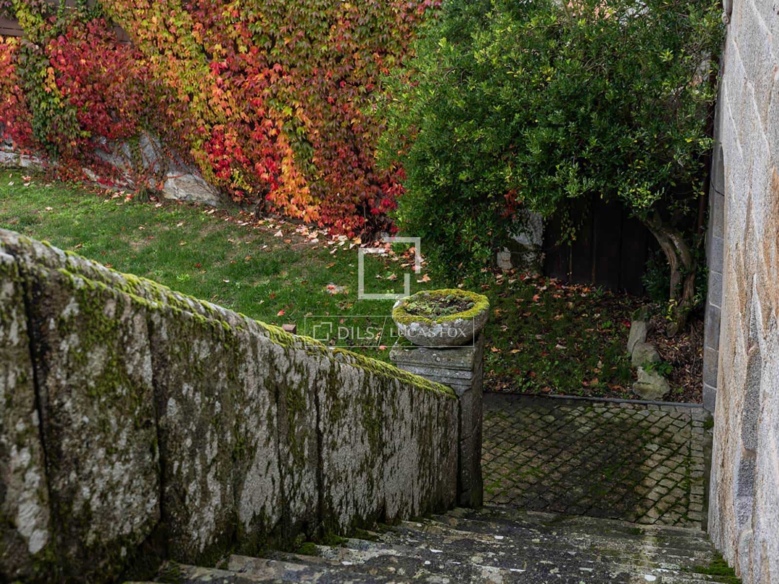 7 bedroom Villa for sale in Parada de Sil with garage - € 1,370,000 (Ref: 9583471)