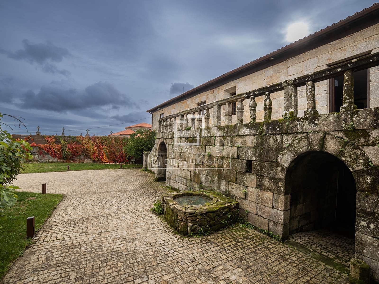 7 bedroom Villa for sale in Parada de Sil with garage - € 1,370,000 (Ref: 9583471)