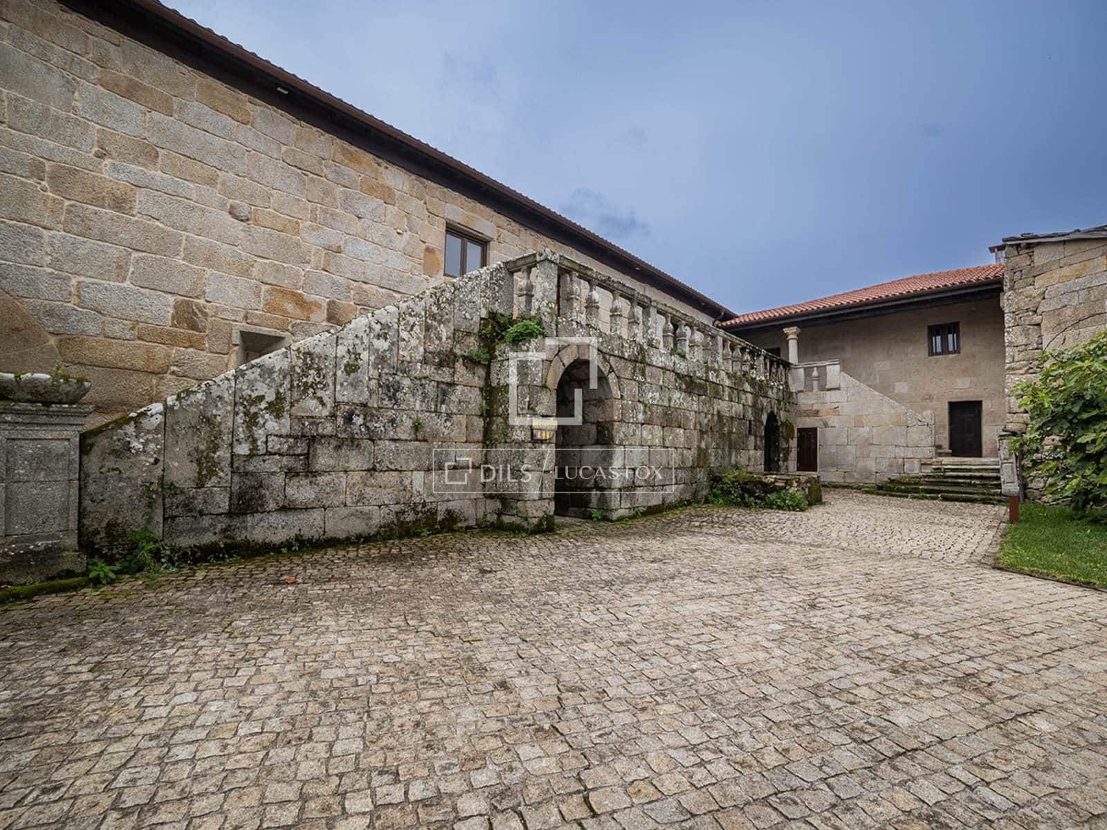 7 bedroom Villa for sale in Parada de Sil with garage - € 1,370,000 (Ref: 9583471)