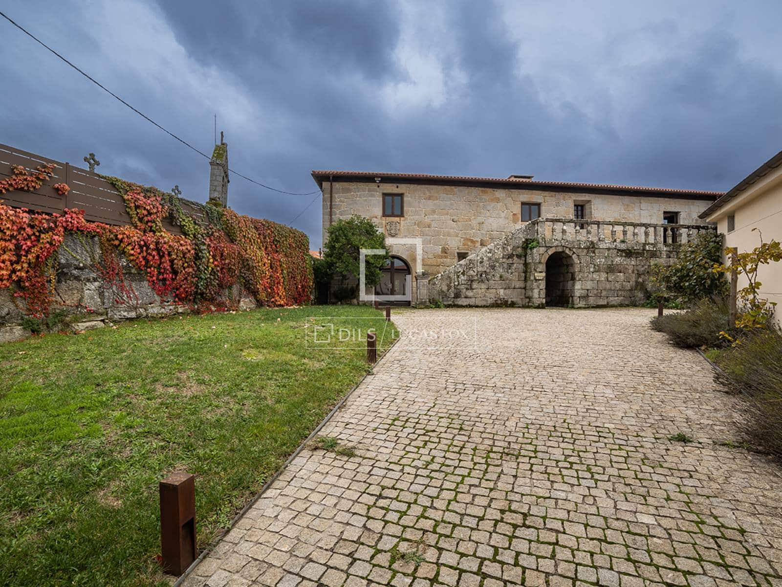 7 bedroom Villa for sale in Parada de Sil with garage - € 1,370,000 (Ref: 9583471)