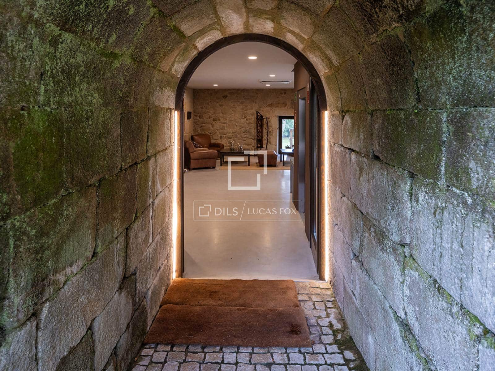 7 bedroom Villa for sale in Parada de Sil with garage - € 1,370,000 (Ref: 9583471)