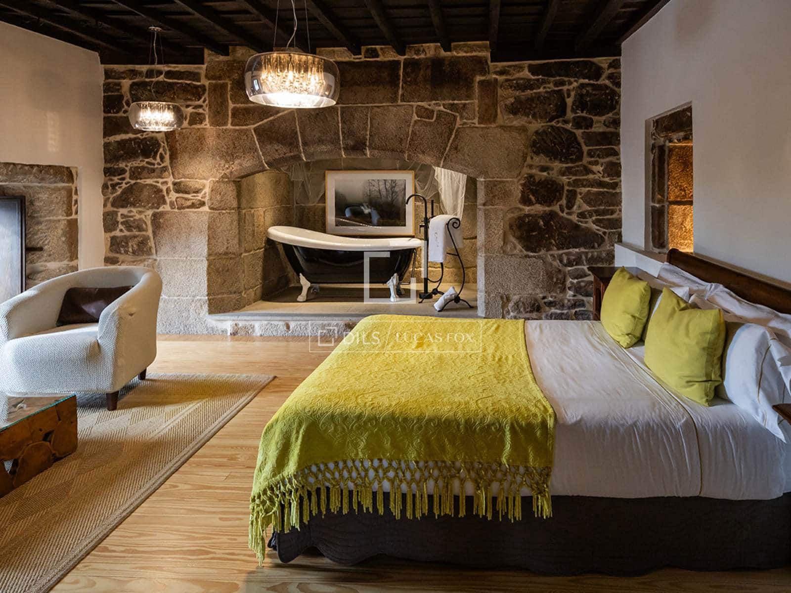 7 bedroom Villa for sale in Parada de Sil with garage - € 1,370,000 (Ref: 9583471)