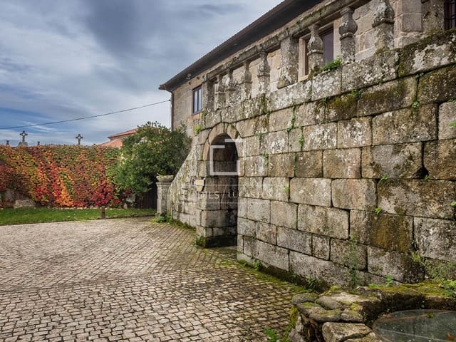 7 bedroom Villa for sale in Parada de Sil with garage - € 1,370,000 (Ref: 9583471)