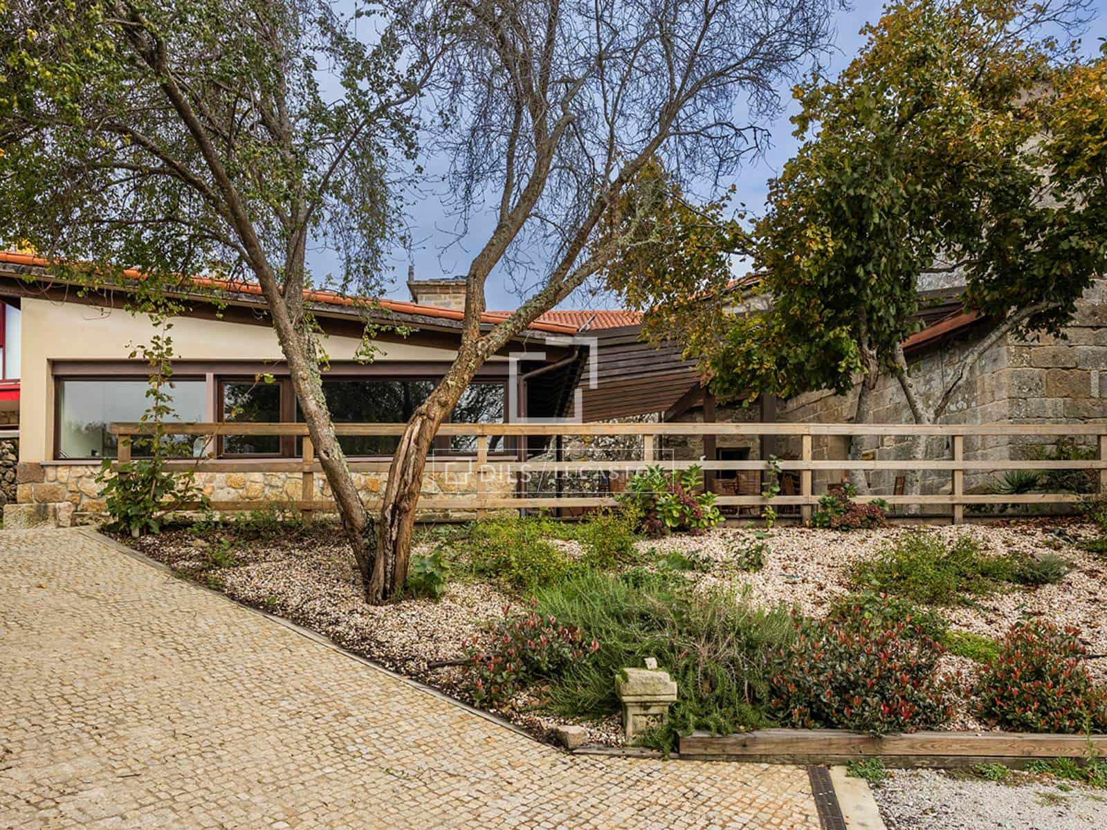 7 bedroom Villa for sale in Parada de Sil with garage - € 1,370,000 (Ref: 9583471)