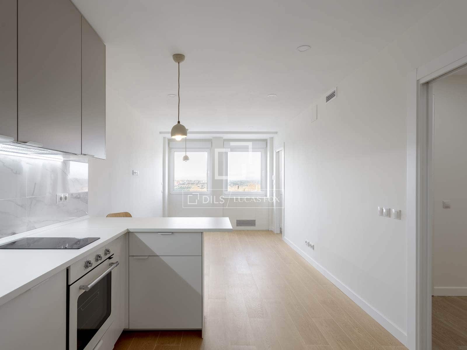 2 quarto Apartamento para arrendar em Madrid cidade - 2 300 € (Ref: 9584599)