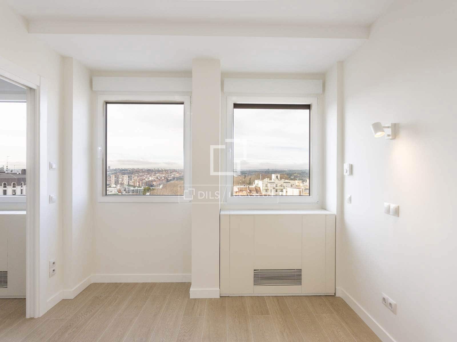 2 quarto Apartamento para arrendar em Madrid cidade - 2 300 € (Ref: 9584599)