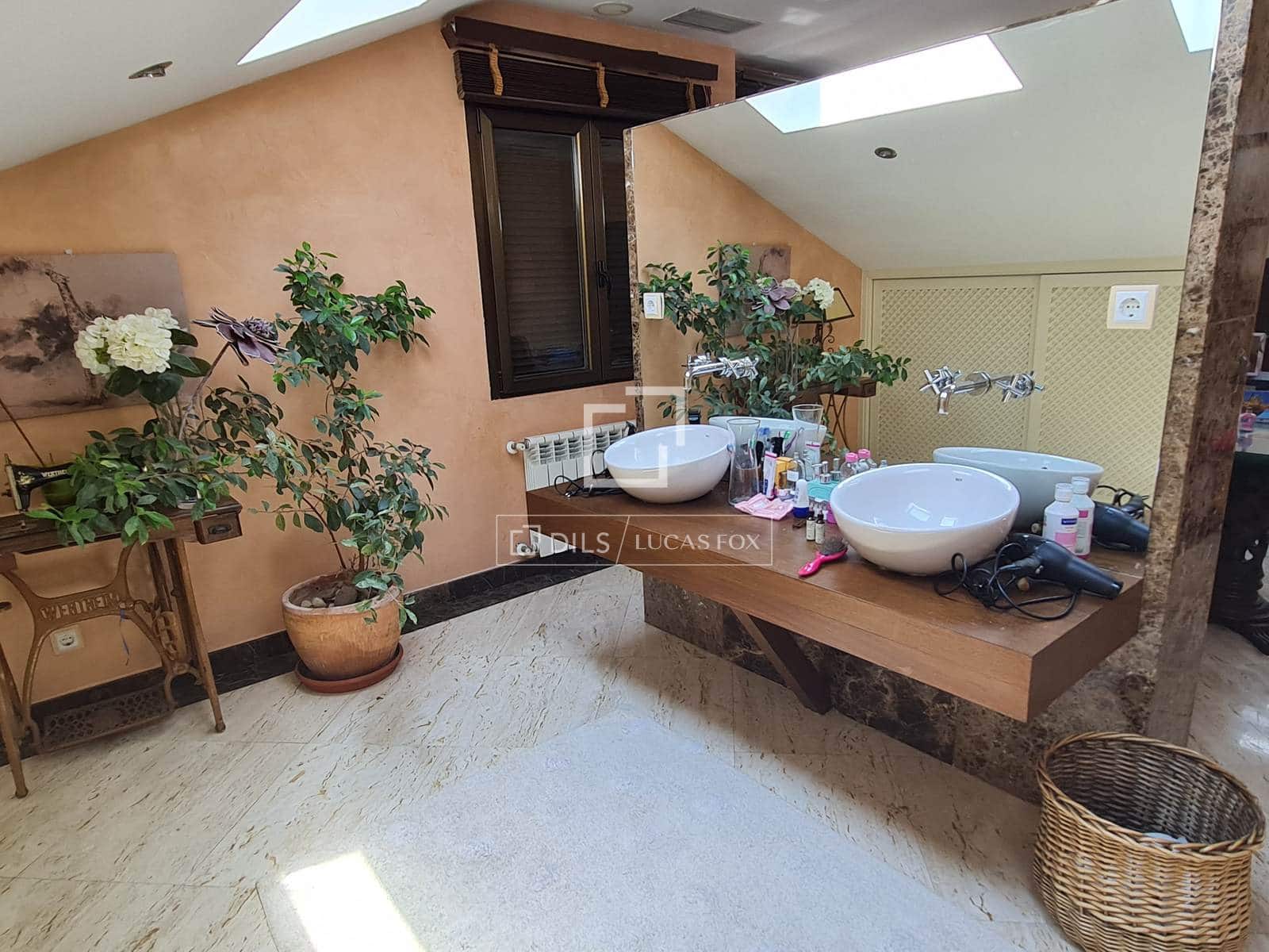 5 bedroom Villa for sale in Alalpardo with pool garage - € 644,000 (Ref: 9588259)