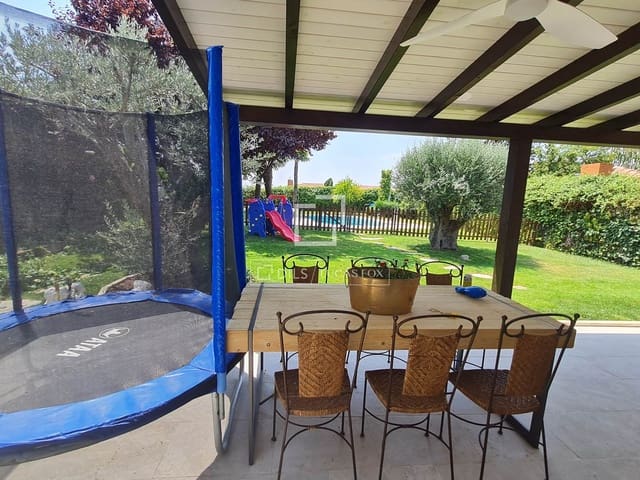 5 bedroom Villa for sale in Alalpardo, Valdeolmos-Alalpardo with pool garage - € 644,000 (Ref: 9588259)