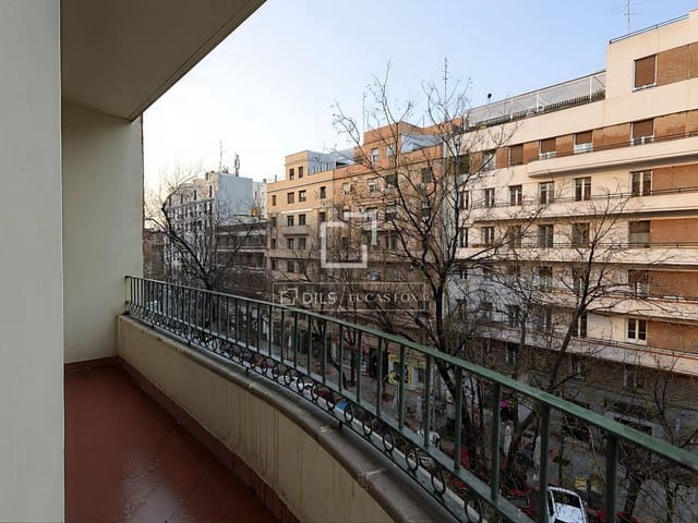 3 slaapkamer Appartement te huur in Madrid stad - € 2.600 (Ref: 9590340)