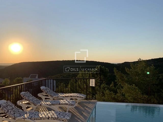 5 bedroom Villa for sale in Torremocha de Jarama with pool - € 550,000 (Ref: 9590440)