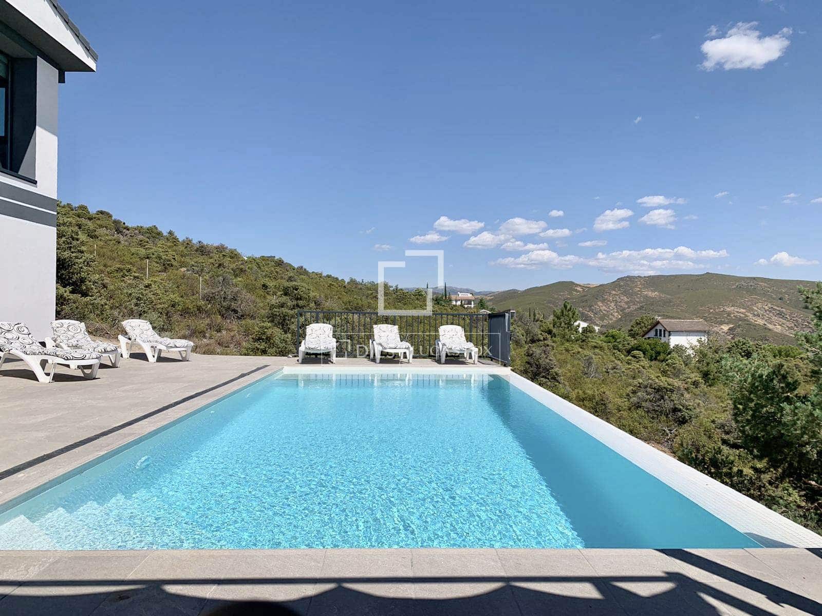 5 bedroom Villa for sale in Torremocha de Jarama with pool - € 550,000 (Ref: 9590440)