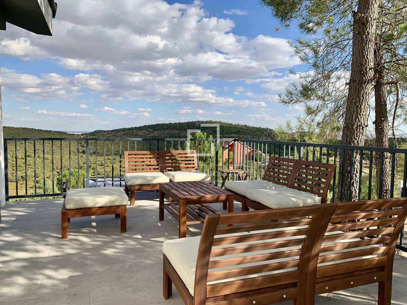 5 bedroom Villa for sale in Torremocha de Jarama with pool - € 550,000 (Ref: 9590440)