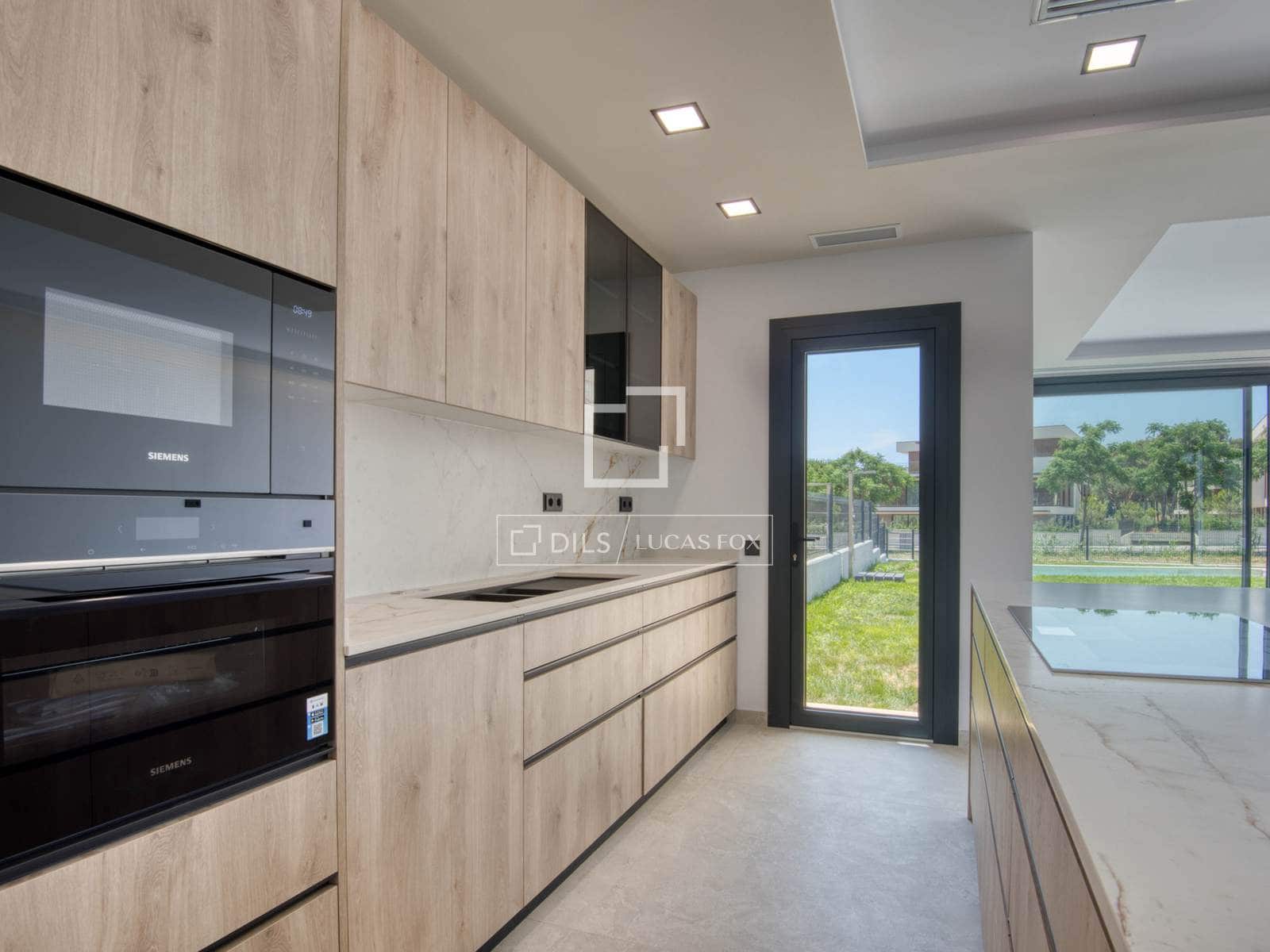 4 sypialnia Willa na sprzedaż w S'Agaro z basenem garażem - 1 350 000 € (Ref: 9591716)