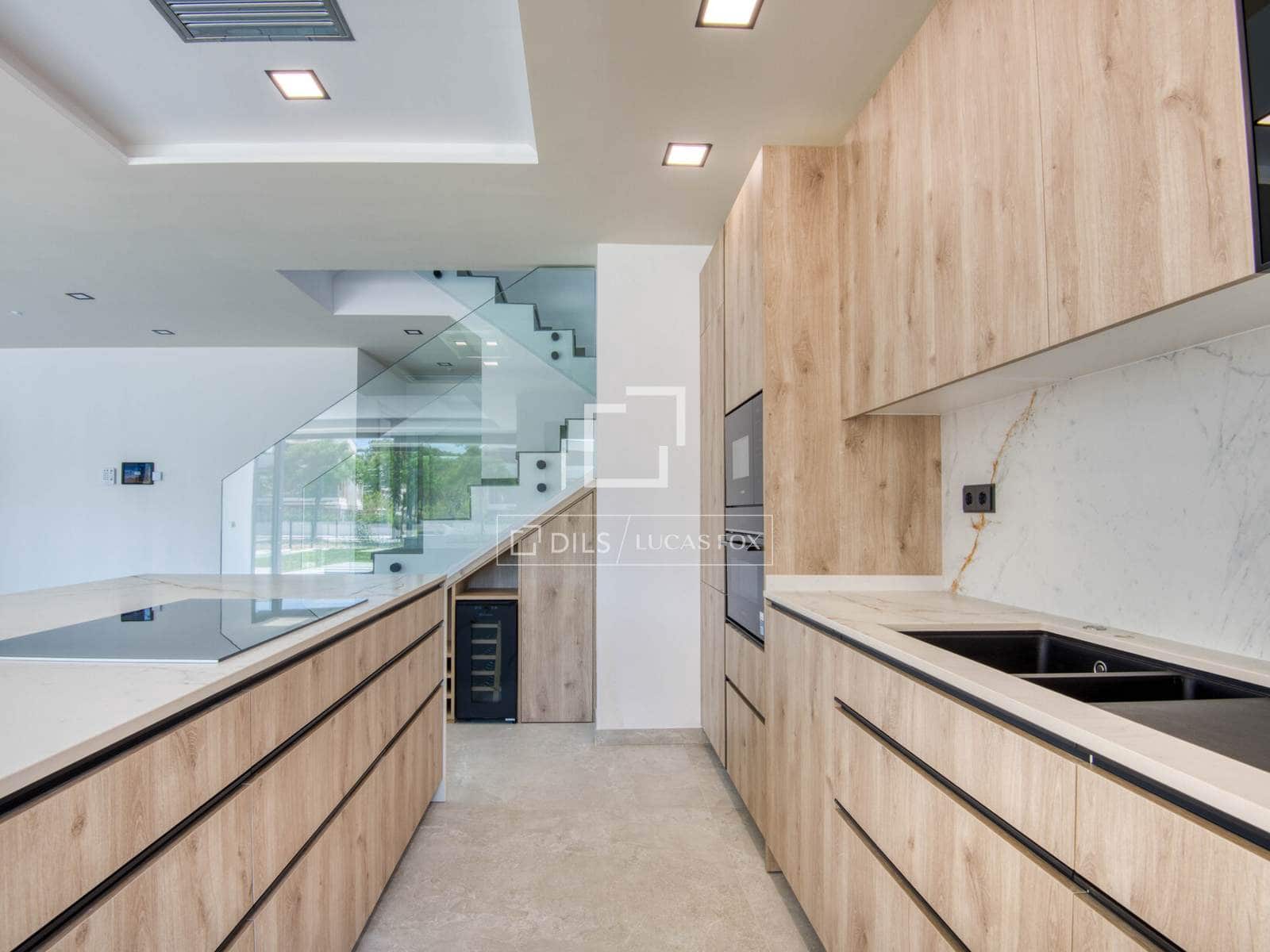 4 sypialnia Willa na sprzedaż w S'Agaro z basenem garażem - 1 350 000 € (Ref: 9591716)