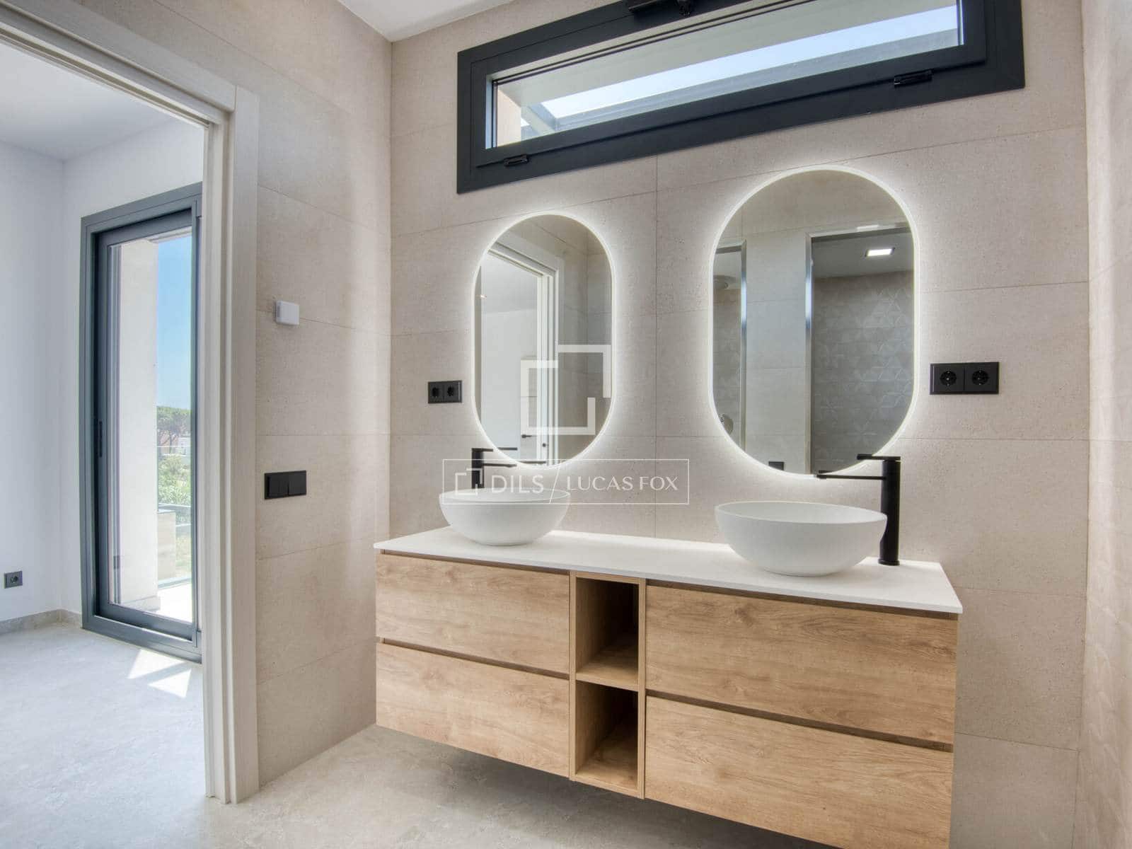 4 sypialnia Willa na sprzedaż w S'Agaro z basenem garażem - 1 350 000 € (Ref: 9591716)