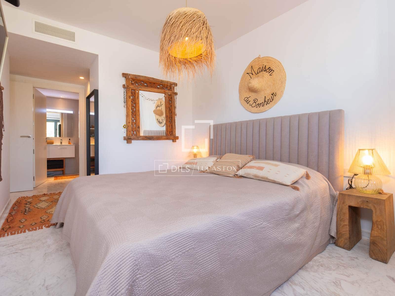 Apartamento de 4 habitaciones en Ibiza / Eivissa ciudad en venta con piscina garaje - 1.350.000 € (Ref: 9592060)