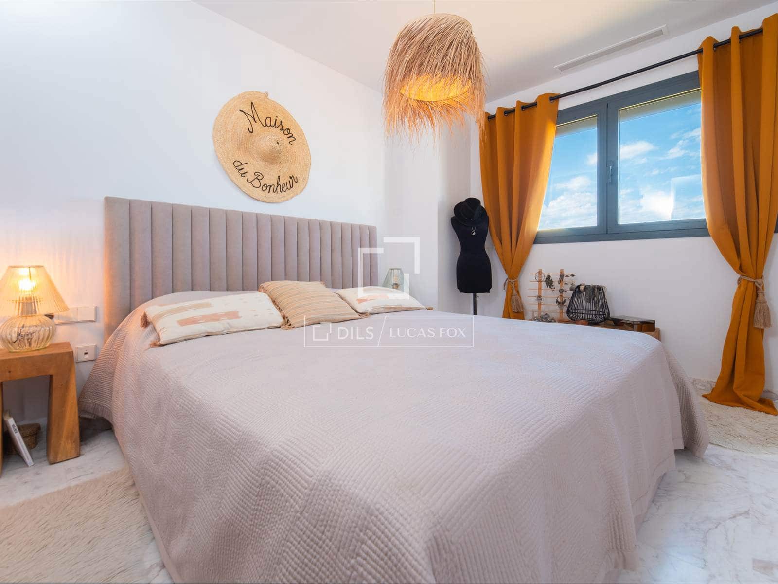 Apartamento de 4 habitaciones en Ibiza / Eivissa ciudad en venta con piscina garaje - 1.350.000 € (Ref: 9592060)