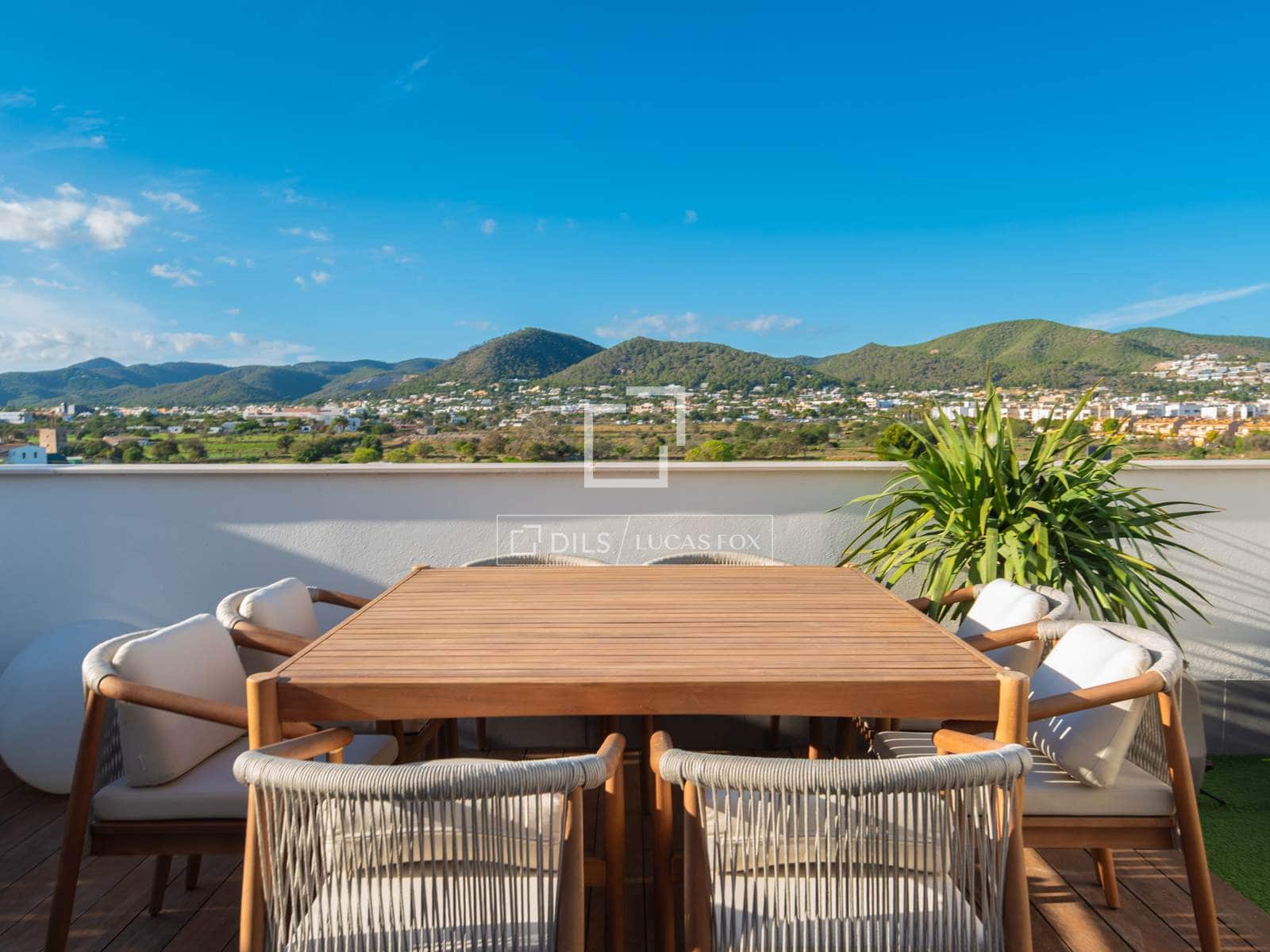 Apartamento de 4 habitaciones en Ibiza / Eivissa ciudad en venta con piscina garaje - 1.350.000 € (Ref: 9592060)