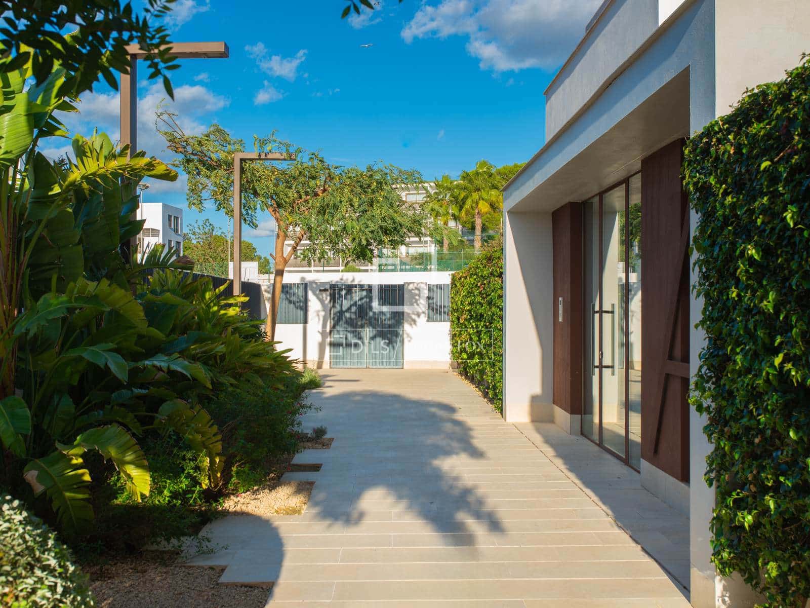 Apartamento de 4 habitaciones en Ibiza / Eivissa ciudad en venta con piscina garaje - 1.350.000 € (Ref: 9592060)