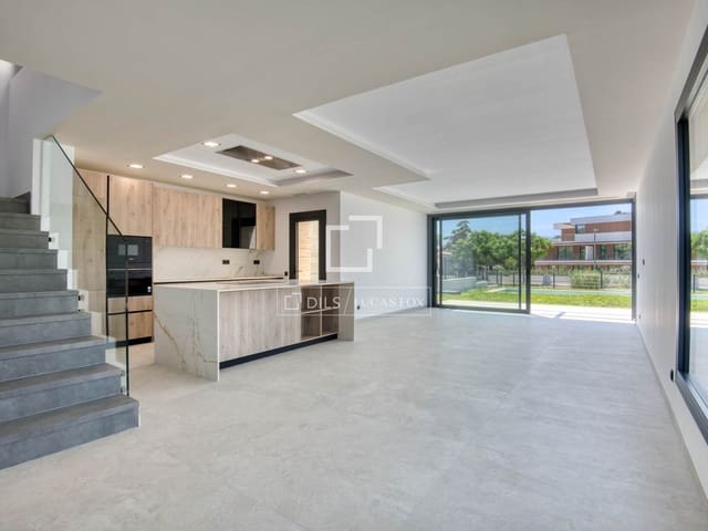 Chalet de 4 habitaciones en S'Agaro, Castell-Platja d'Aro en venta con piscina - 1.350.000 € (Ref: 9592061)