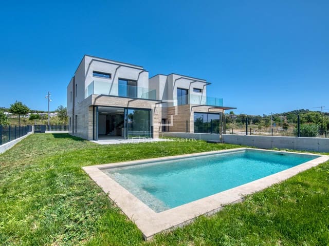 Chalet de 4 habitaciones en S'Agaro, Castell-Platja d'Aro en venta con piscina - 1.350.000 € (Ref: 9592061)