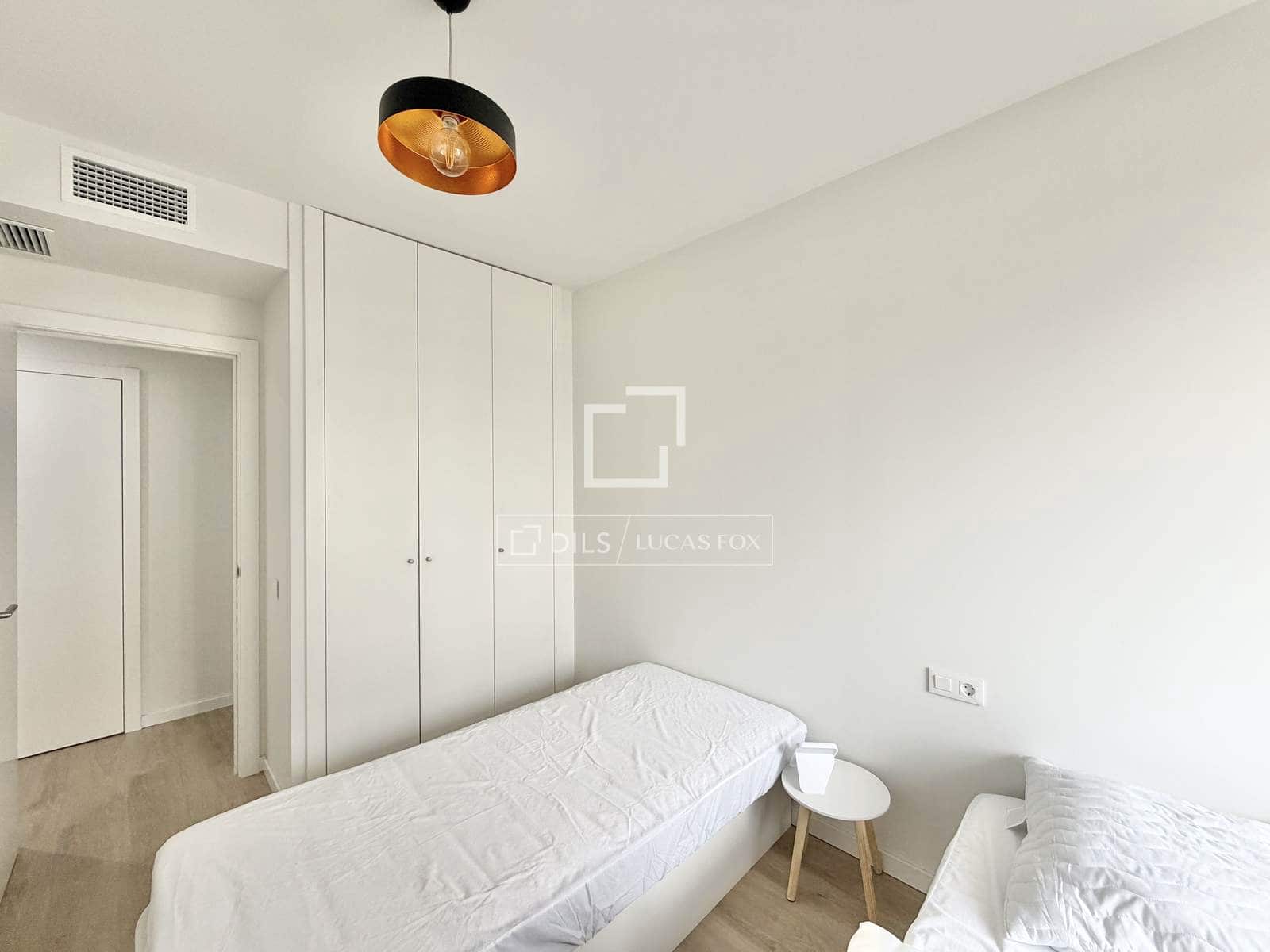 4 sovrum Lägenhet att hyra i Alicante stad - 1 500 € (Ref: 9592063)