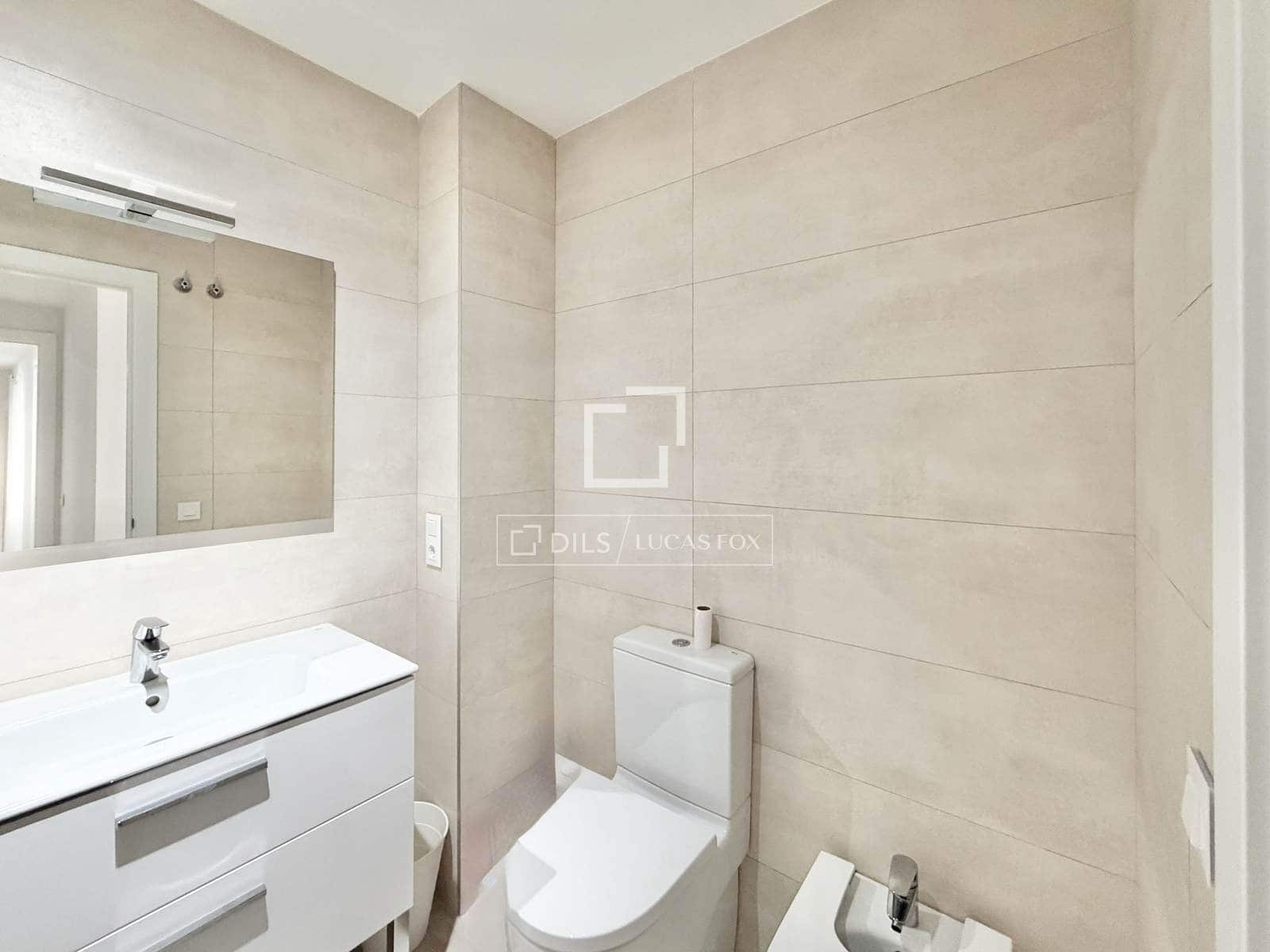 4 sovrum Lägenhet att hyra i Alicante stad - 1 500 € (Ref: 9592063)