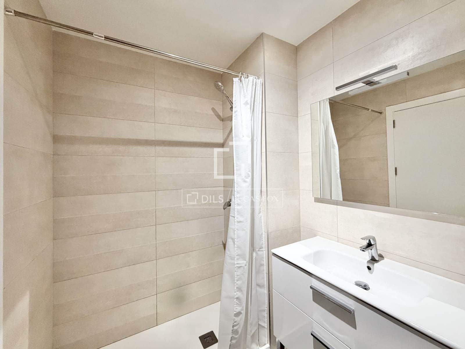 4 sovrum Lägenhet att hyra i Alicante stad - 1 500 € (Ref: 9592063)