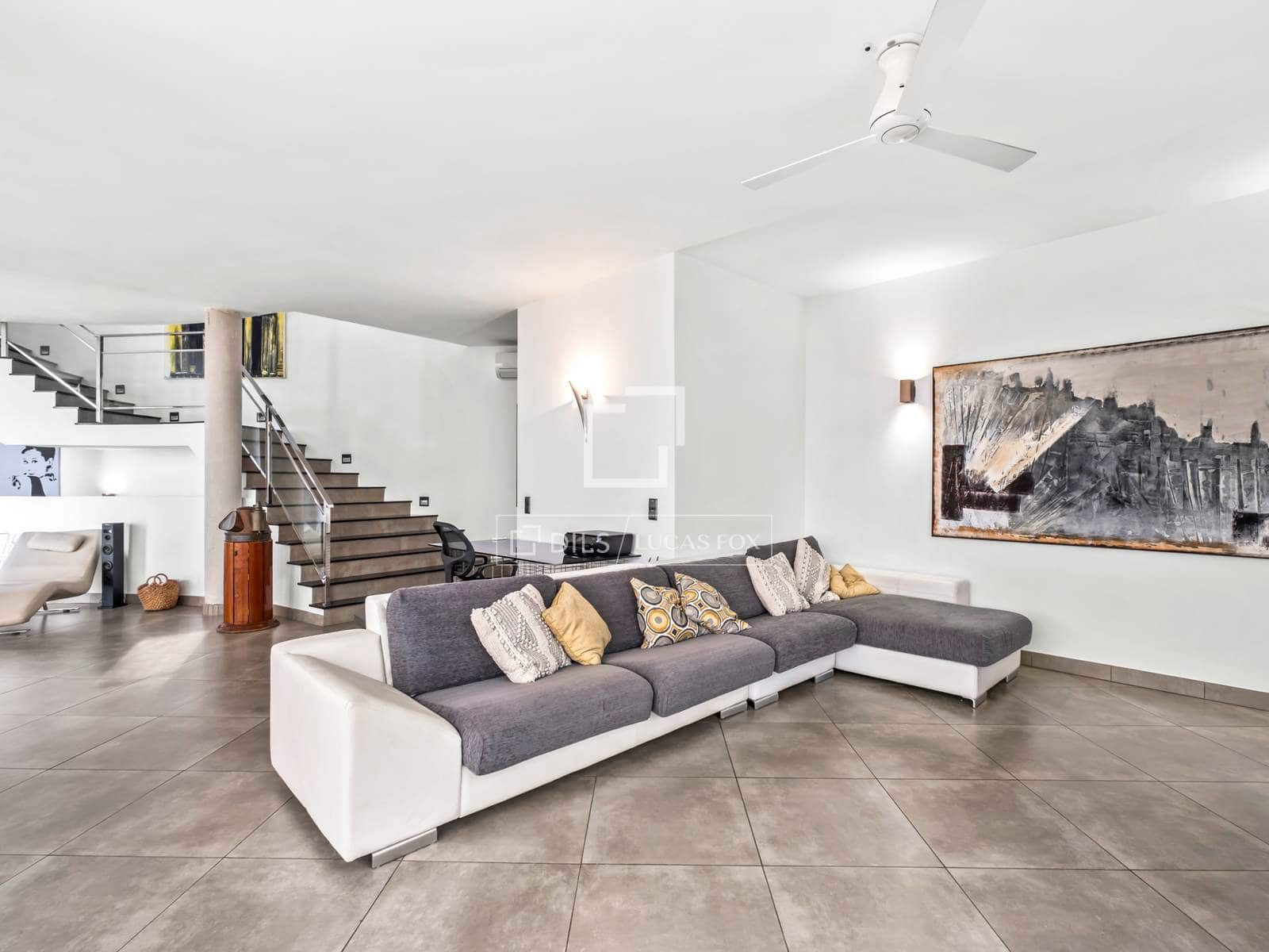 4 bedroom Villa for sale in El Campello with pool garage - € 1,985,000 (Ref: 9592064)