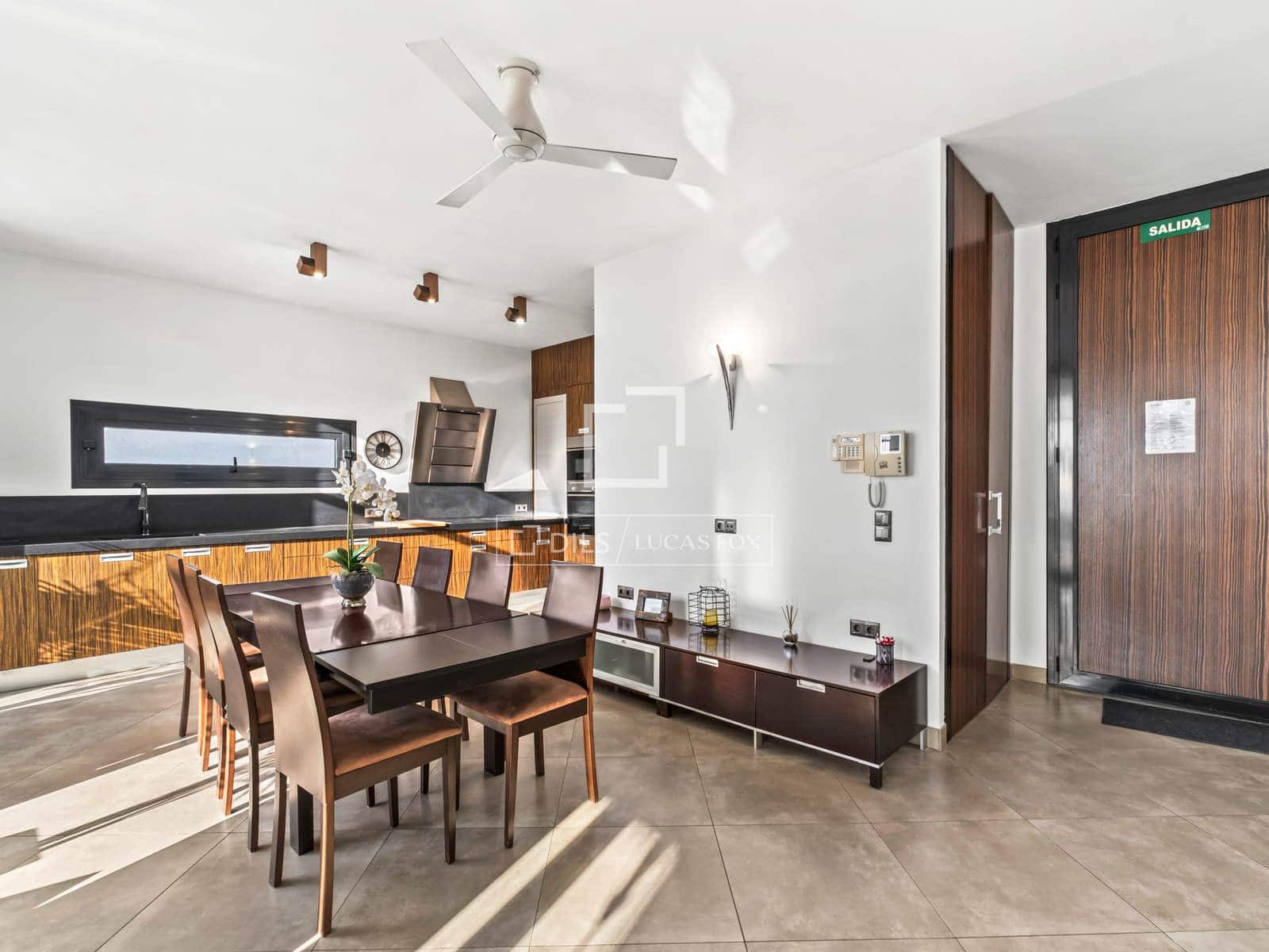 4 bedroom Villa for sale in El Campello with pool garage - € 1,985,000 (Ref: 9592064)