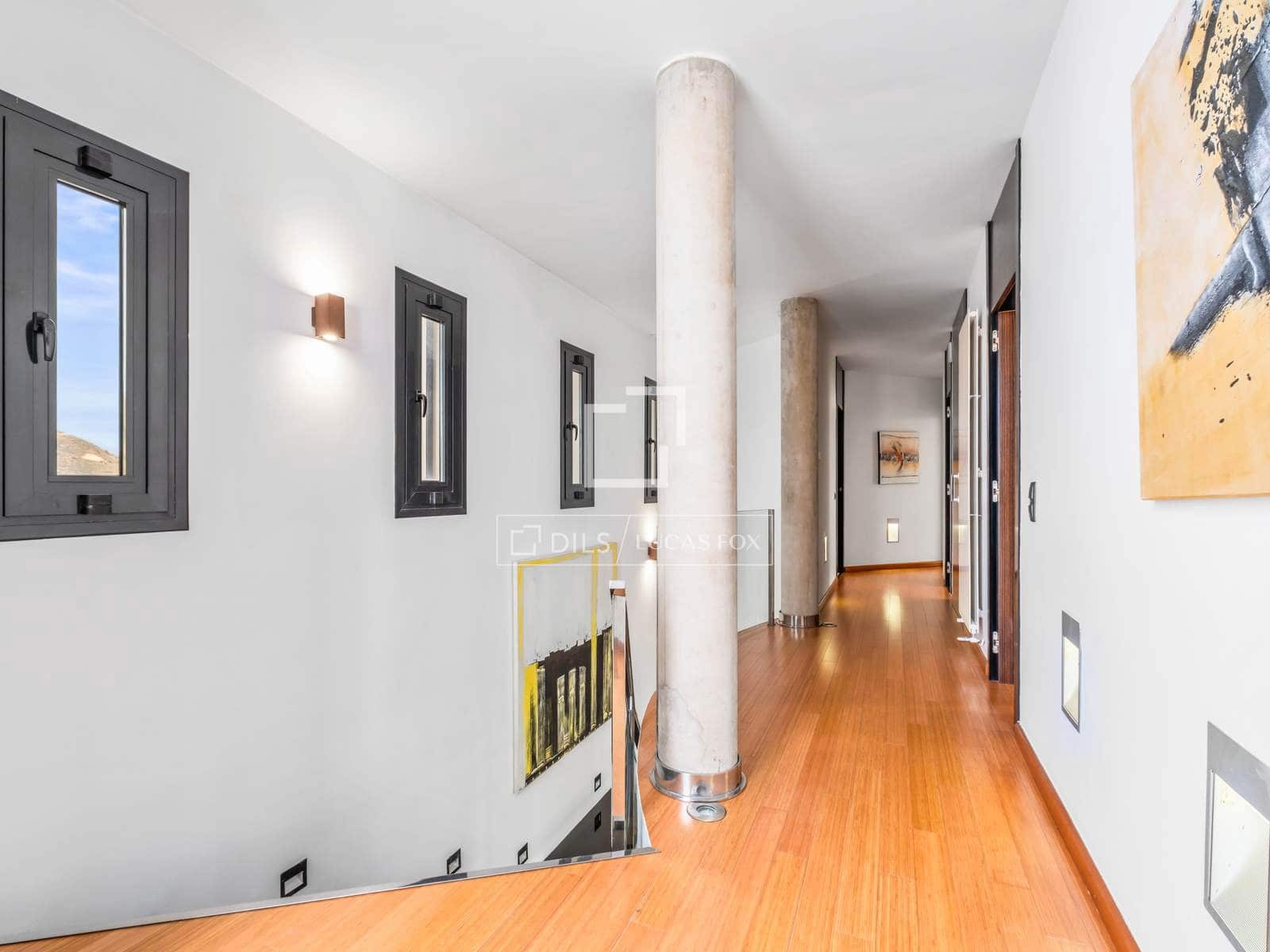 4 bedroom Villa for sale in El Campello with pool garage - € 1,985,000 (Ref: 9592064)