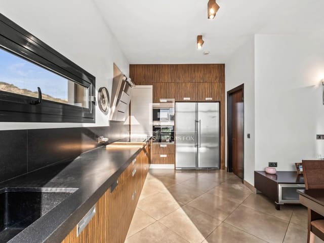 4 slaapkamer Villa te koop in El Campello met zwembad garage - € 1.985.000 (Ref: 9592064)