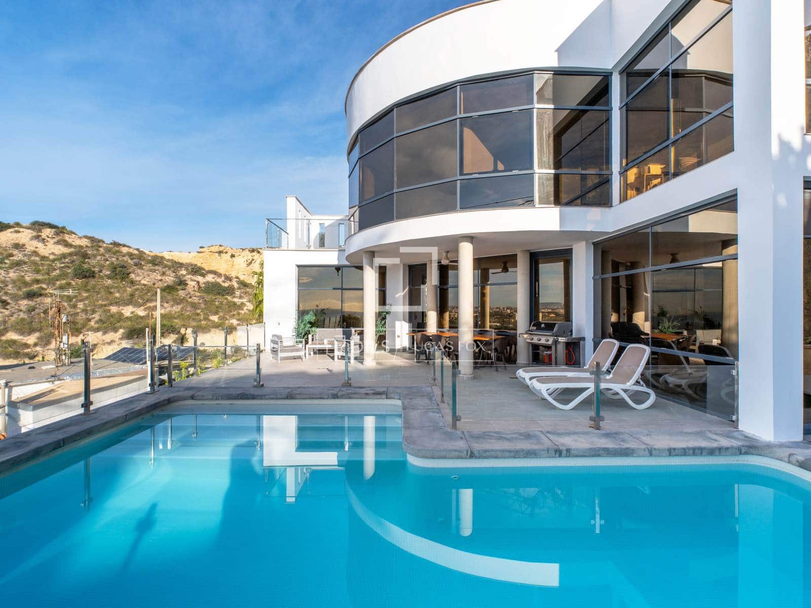 4 bedroom Villa for sale in El Campello with pool garage - € 1,985,000 (Ref: 9592064)