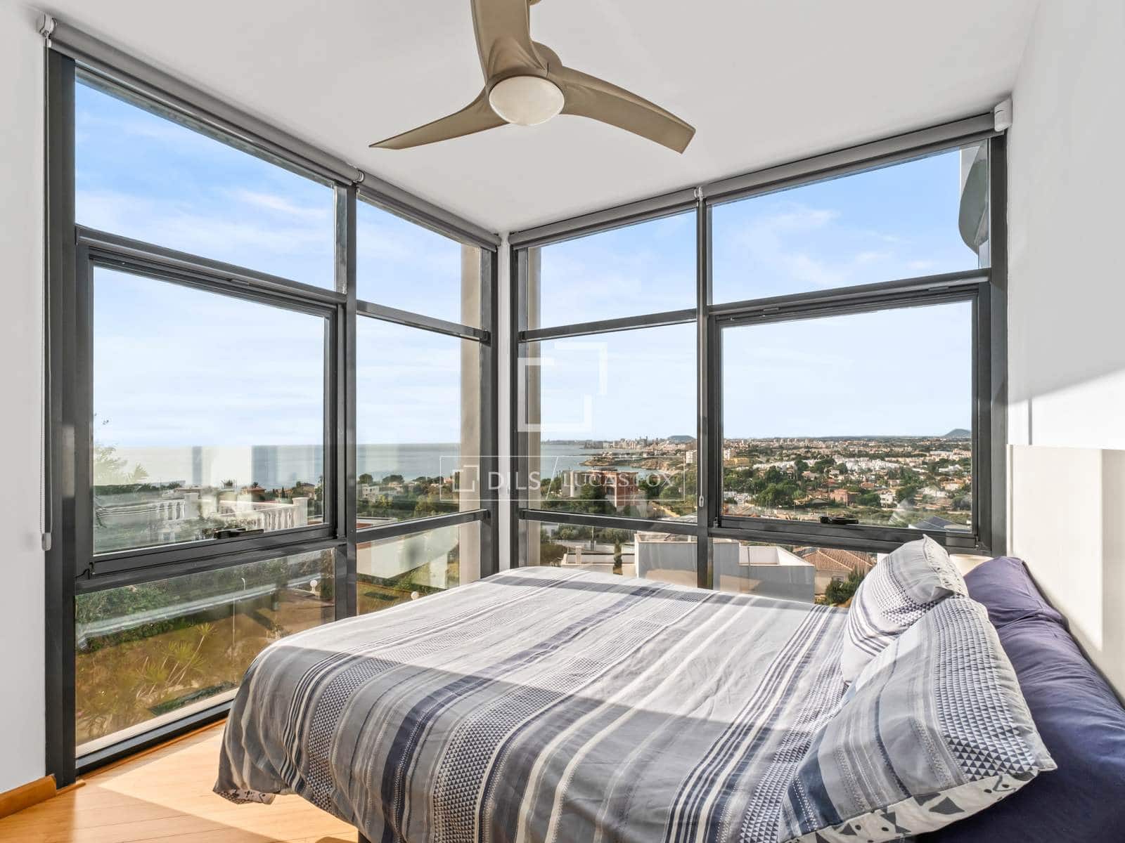 4 bedroom Villa for sale in El Campello with pool garage - € 1,985,000 (Ref: 9592064)