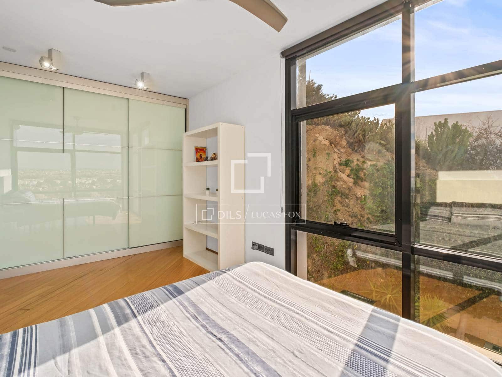 4 bedroom Villa for sale in El Campello with pool garage - € 1,985,000 (Ref: 9592064)