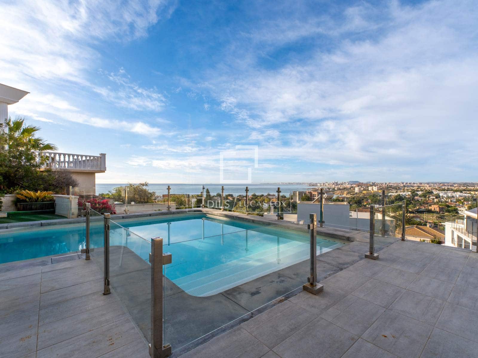 4 bedroom Villa for sale in El Campello with pool garage - € 1,985,000 (Ref: 9592064)