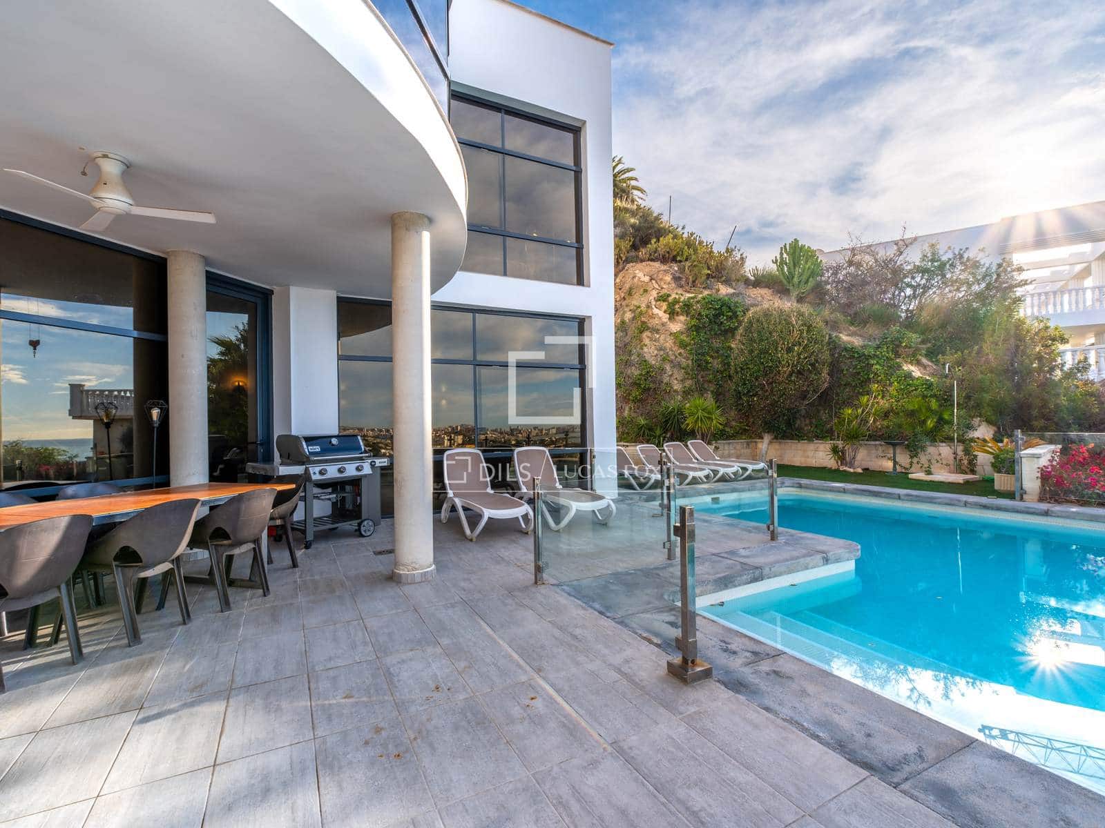 4 bedroom Villa for sale in El Campello with pool garage - € 1,985,000 (Ref: 9592064)