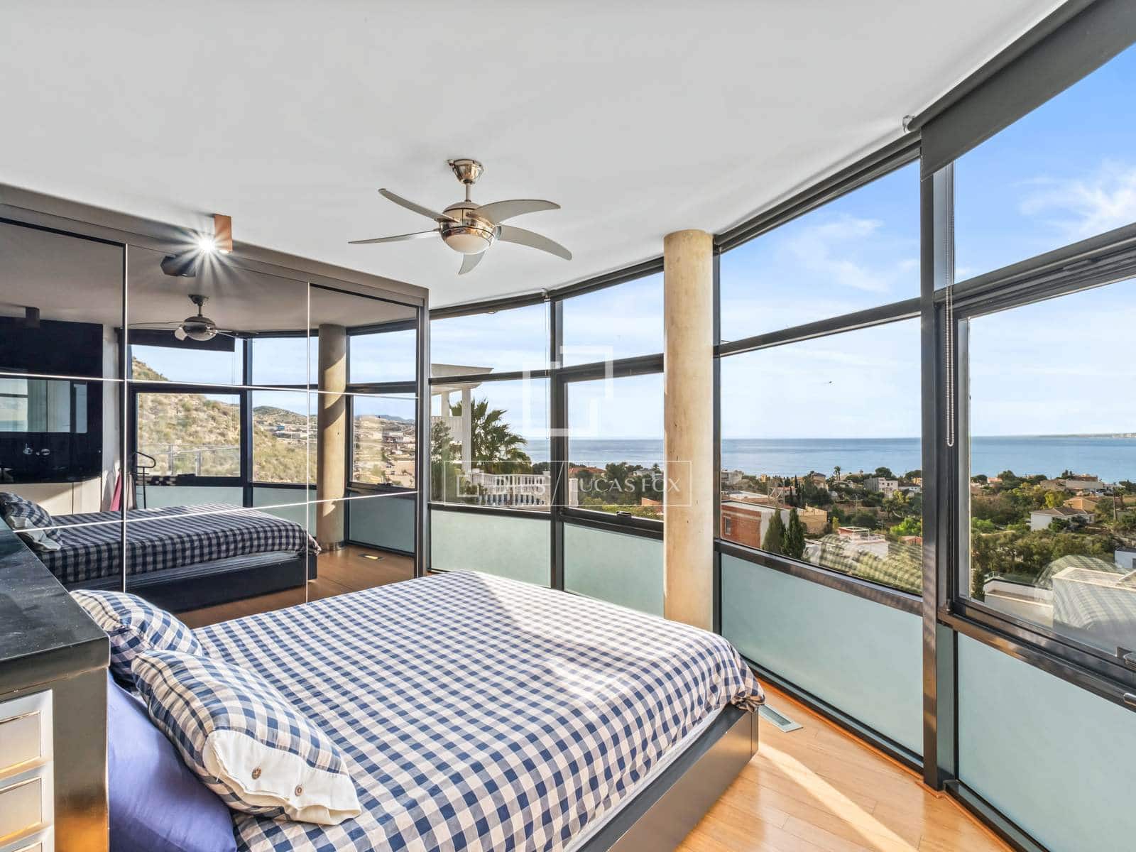 4 bedroom Villa for sale in El Campello with pool garage - € 1,985,000 (Ref: 9592064)