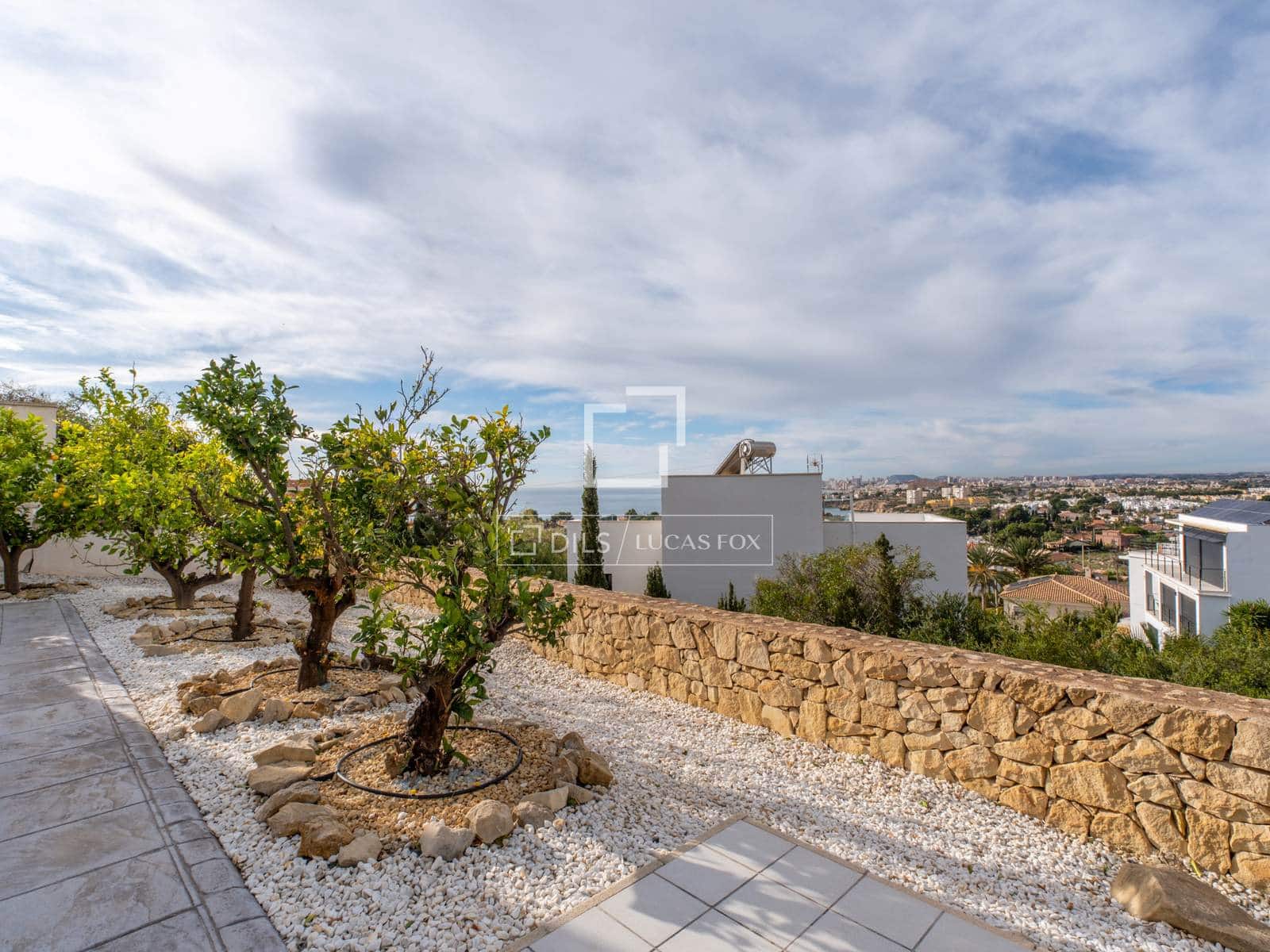 4 bedroom Villa for sale in El Campello with pool garage - € 1,985,000 (Ref: 9592064)