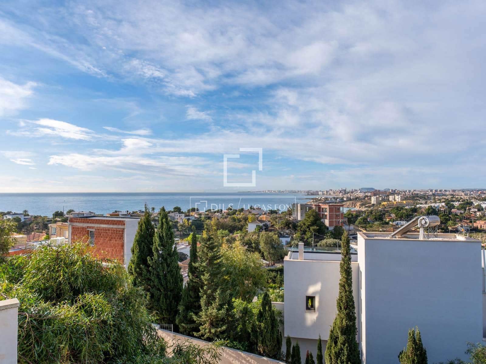 4 bedroom Villa for sale in El Campello with pool garage - € 1,985,000 (Ref: 9592064)