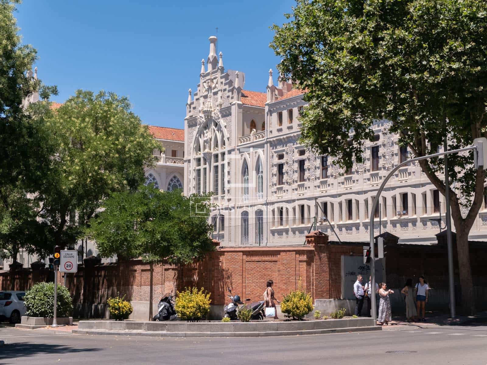 2 slaapkamer Appartement te huur in Madrid stad - € 5.600 (Ref: 9592186)