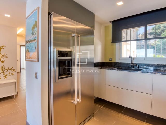 Apartamento de 3 habitaciones en Sant Feliu de Guíxols en venta con piscina garaje - 775.000 € (Ref: 9593105)