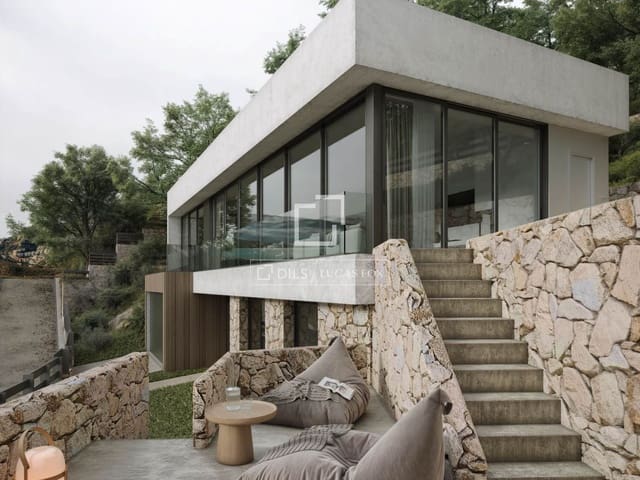 3 makuuhuone Huvila myytävänä paikassa Sant Feliu de Guíxols mukana uima-altaan 
autotalli - 1 050 000 € (Ref: 9593107)