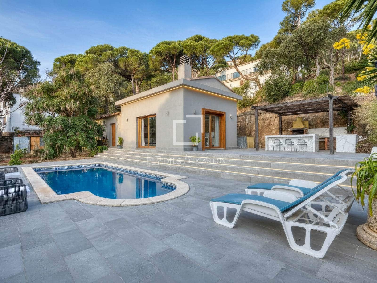 3 soveværelse Villa til salg i Sant Feliu de Guixols med swimmingpool garage - € 450.000 (Ref: 9593108)
